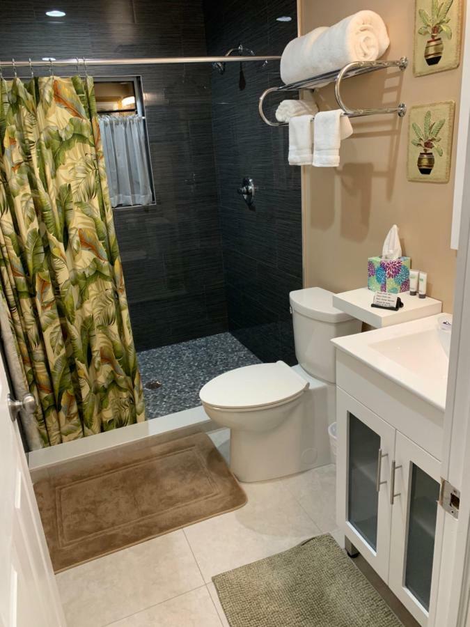 Fantasy Island Inn, Caters to Men Wilton Manors Bagian luar foto