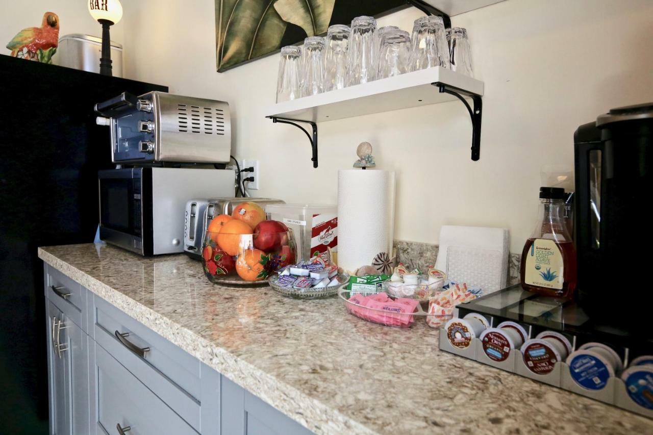 Fantasy Island Inn, Caters to Men Wilton Manors Bagian luar foto