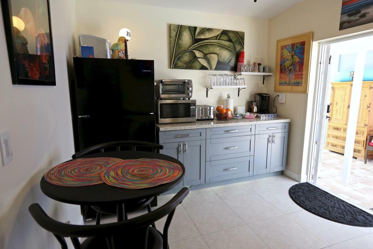 Fantasy Island Inn, Caters to Men Wilton Manors Bagian luar foto