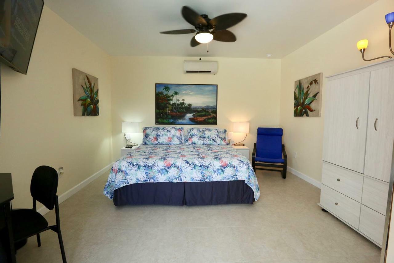 Fantasy Island Inn, Caters to Men Wilton Manors Bagian luar foto